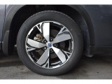 純正18インチアルミホイル/タイヤサイズは225/55R18です