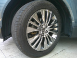 アルミホイールを装備しております。