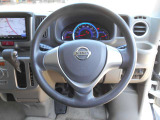ステアリングハンドルです。もちろんエアバックも付いています。
