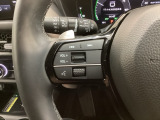 ステアリングにオーディオ操作スイッチが付いています。オーディオ画面に直接タッチしなくても操作が出来ますので、運転に集中できます。