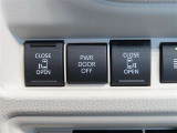 運転席からも操作できる両側パワースライドドア付きです。