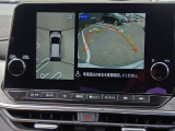 【アラウンドビューモニター装備】 フロント・左右ドアミラー・リヤの4つのカメラにより、車両を真上から見ているような映像をディスプレイに表示します。正確な駐車や取り回しを容易に行うことができます。