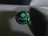 葉っぱマークのECONスイッチ!スイッチをONにするだけで、エンジンやエアコンなどを協調制御。燃費の向上に貢献します!