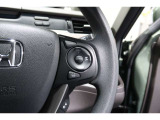 Hondaセンシングの機能のひとつ、アダプティブクルーズコントロール付!アクセルから足を離しても設定したスピードと前車との車間を保ち走行してくれます!車線維持もアシスト☆高速道路で疲労軽減ですね☆