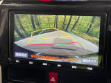 【バックカメラ】駐車時に後方がリアルタイム映像で確認できます。大型商業施設や立体駐車場での駐車時や、夜間のバック時に大活躍!運転スキルに関わらず、今や必須となった装備のひとつです!