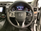 ハンドルにHondaセンシング系のクルーズコントロールやレーンキープアシストなどのスイッチと、オーディオの操作スイッチが装備されています。ハンドルから手を離さず安全に操作できます。