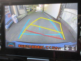 バックガイドモニターで、後方を確認しながら安心して駐車することができます。運転初心者も熟練者も必須の機能ですよ!
