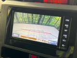 【バックカメラ】駐車時に後方がリアルタイム映像で確認できます。大型商業施設や立体駐車場での駐車時や、夜間のバック時に大活躍!運転スキルに関わらず、今や必須となった装備のひとつです!