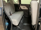 後部座席も広々としています♪