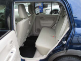 後部座席もゆったり快適です♪