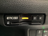 ハンドルの右下にETC2.0がついています。高速道路の料金所の通過も楽々です!。 カードの取り出しもしやすい場所についています。