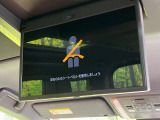 【フリップダウンモニター】大画面モニターで後席でもエンタメをお楽しみいただけます。小さなお子様にも大人気の装備です♪