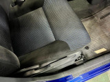 痛みの出やすい運転席シートの角、フロアマット、座面、ともに良好です