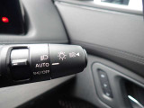 ハイビームアシストが装備されており対向車が接近すると自動的にロービームに切り替えてくれる便利な機能になっております♪
