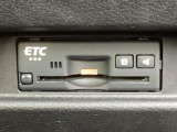 ETCももちろん搭載。いちいち料金所で停車する必要なんて当然ないです。スムーズにストレスなくドライブをお楽しみください。(※支払総額にセットアップ費用は含まれておりません。)