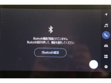 Bluetooth機能搭載。車とスマホやiPhoneをペアリングしておけばハンズフリー電話はもちろん、スマホやiPhone内の音楽を車のスピーカーで流すこともできますよ。