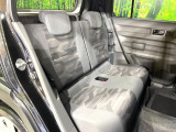 後部座席も気になるようなキズ・汚れやへたり等、大きなダメージはなく、良好な状態です。