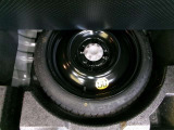 スペアタイヤ積み込みです