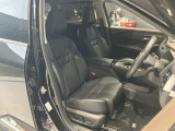 やわらかい座り心地のシートで長時間の運転でも疲れにくくなっています。