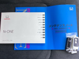 メンテナンスノート【点検整備記録簿・保証書】、取説も揃っています。スマートキーはバッグなどにしまったままボタン操作でエンジンの始動・停止ができて大変便利です。