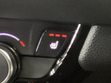 【シートヒーター】エアコンよりも暖かくなるのが早く、エンジンをかけるとあっという間にポカポカに♪エアコンと違い風が出るわけではないので乾燥に敏感な方でも安心して使用できますよ♪