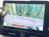 【バックカメラ】駐車時に後方がリアルタイム映像で確認できます。大型商業施設や立体駐車場での駐車時や、夜間のバック時に大活躍!運転スキルに関わらず、今や必須となった装備のひとつです!