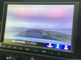 【バックカメラ】運転が苦手な方も車庫入れラクラクです!ギアをリバースに入れれば自動的に切り換わりますので、面倒な操作は不要です♪狭い駐車場もお車を傷つけず安心ですね!