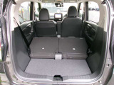 ラゲッジルームです。後席を倒せば大きな荷物も積み込み可能です☆