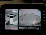 パノラミックビューモニター付きです。車両を上から見たような映像をモニター画面に表示。運転席からの目視では見にくい、車両周辺の状況をリアルタイムでしっかり確認できます。