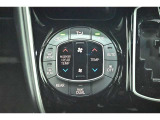 左右独立温度コントロールフルオートエアコンです。運転席、助手席それぞれで独立して温度設定ができます。冷え性の方が乗っても安心ですね♪