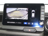バックをするとき自動でリアの様子が映る『リアカメラ』付き! ナビ画面で確認しながらバックができますから安心ですね。でも、目視も大切ですよ!安全第一でお願いします!