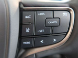 レーダークルーズコントロール(全車速追従機能付)付きです。車速に応じて追従支援してくれるので、ロングドライブも快適です。詳細は販売店スタッフまでおたずねください。