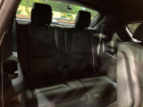 3列目シートはもちろん状態良好☆大人でもゆったりと座って頂けますので、大人数でのお出かけもラクラクです♪ご家族で、気の知れた仲間で、ドライブに行くのが楽しみですね♪