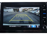【バックカメラ】後方の映像がリアルタイムで確認できるため、初心者の方や運転に自信のない方でも安心して車庫入れができます!狭い駐車場はもちろん、雨の日や夜間でもストレスなく駐車することができます。