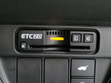 ETC2.0の車載機搭載です!!ETCカードを挿入すれば料金所はノンストップで通過できます。ETC限定の割引や、高速道路の情報提供サービスを利用できます♪