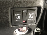【両側パワースライドドア】両側がパワースライドドアになっており、運転席のスイッチやスマートキーでも開閉が可能です!開口部も広いので乗り降りも楽々♪