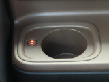 ホッとカップホルダーが運転席・助手席にあります。ホットドリンクをちょうど良い温度でキープしてくれる保温機能付で嬉しいです。