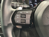 ステアリングにオーディオ操作スイッチが付いています。オーディオ画面に直接タッチしなくても操作が出来ますので、運転に集中できます。