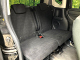 後部座席も気になるようなキズ・汚れやへたり等、大きなダメージはなく、良好な状態です。