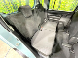 後部座席も気になるようなキズ・汚れやへたり等、大きなダメージはなく、良好な状態です。