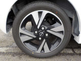 純正15インチアルミホイールに、165/55R15タイヤを装着しております。