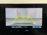 【バックモニター】後ろのカメラの映像をモニターに映し出すことができます!後方の見えない死角や、障害物との距離感をしっかり確認することができます!駐車が苦手な方におすすめです。