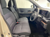 ゆったりと座れる運転席シートですのでストレスなく運転が出来ますよ!