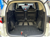 普段のお買い物や通勤、送迎等に十分な荷室スペースを確保しております。セカンドシートを倒すと、大きな荷物の積載も可能です♪