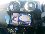 < アラウンドビューモニター >  前後左右にカメラがついているので、狭い道での確認や車庫入れが苦手な方もラクラクです!