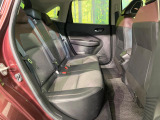 後部座席も気になるようなキズ・汚れやへたり等、大きなダメージはなく、良好な状態です。