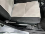 痛みの出やすい運転席シートの角、フロアマット、座面、ともに良好です