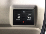 【両側パワースライドドア】両側がパワースライドドアになっており、運転席のスイッチやスマートキーでも開閉が可能です!開口部も広いので乗り降りも楽々♪