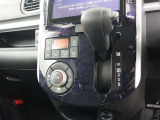 オートエアコン付車です。自動で温度と風量を設定する優れものです。