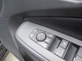 ドアミラーの鏡面の調節、格納は運転席からすべて操作できます!